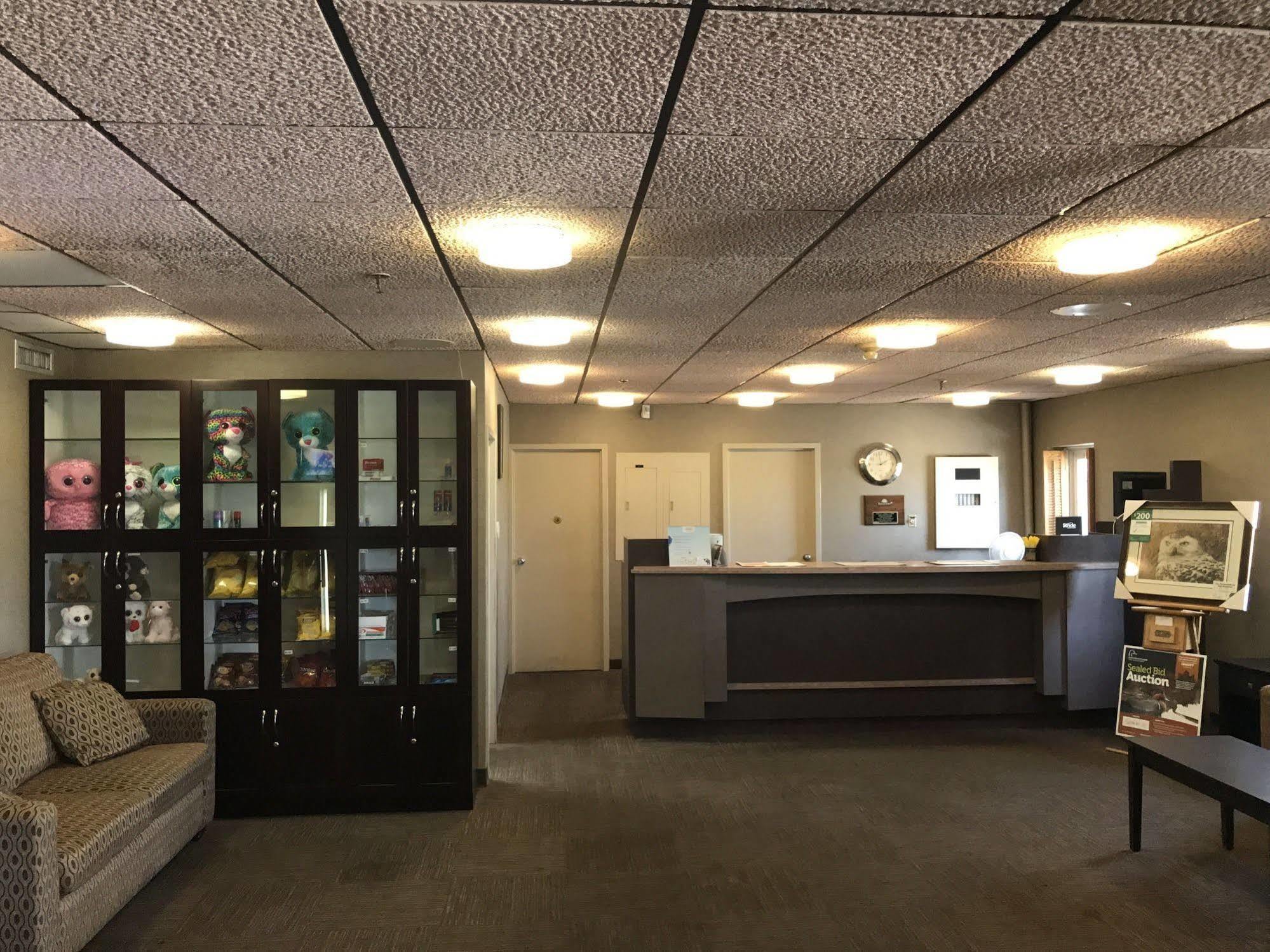 Howard Johnson By Wyndham Portage La Prairie Exterior photo