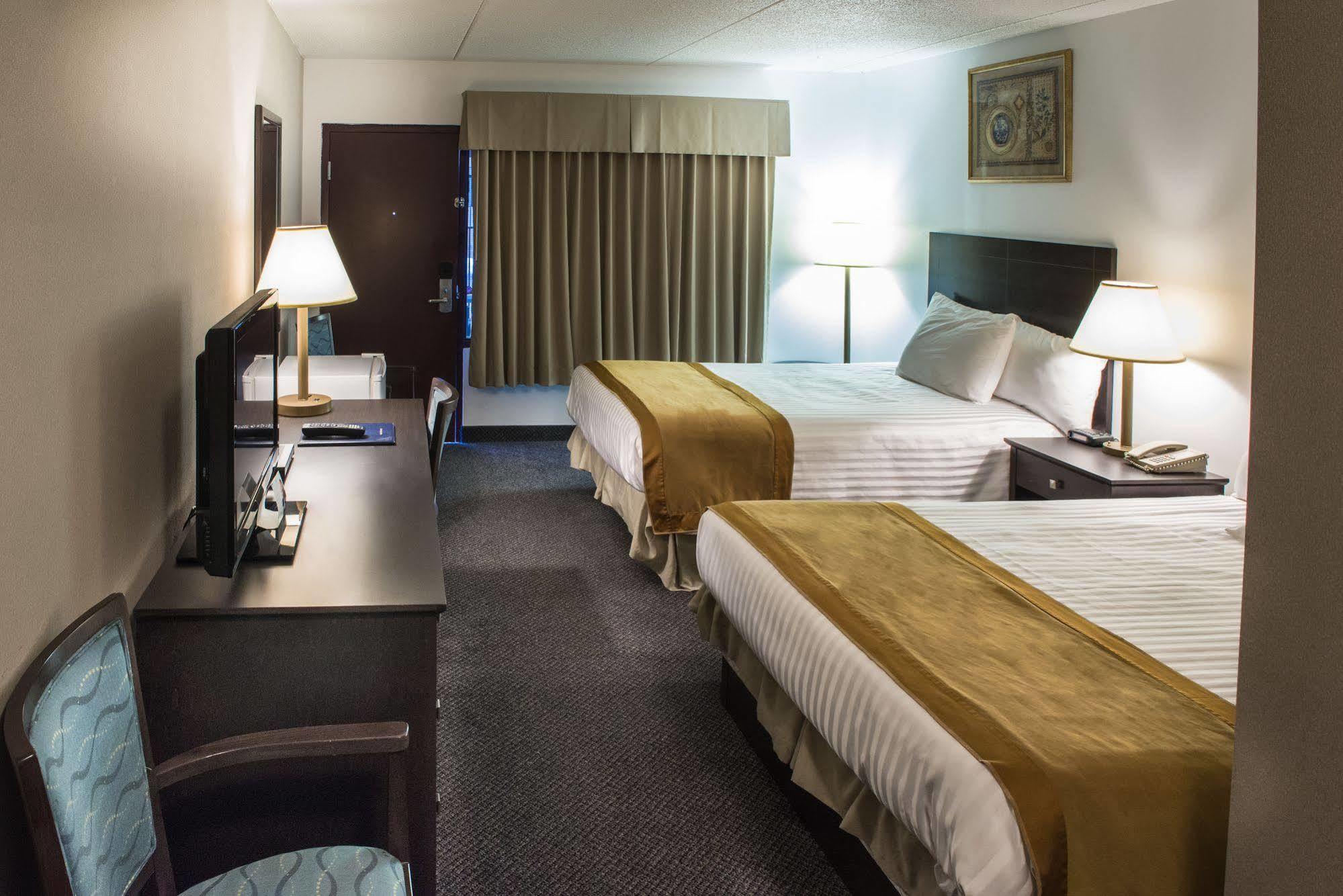 Howard Johnson By Wyndham Portage La Prairie Exterior photo
