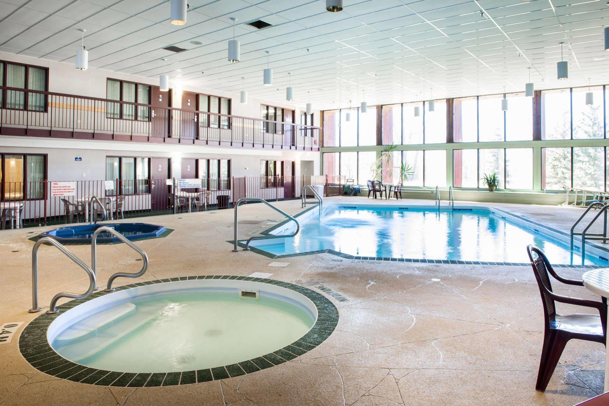 Howard Johnson By Wyndham Portage La Prairie Exterior photo